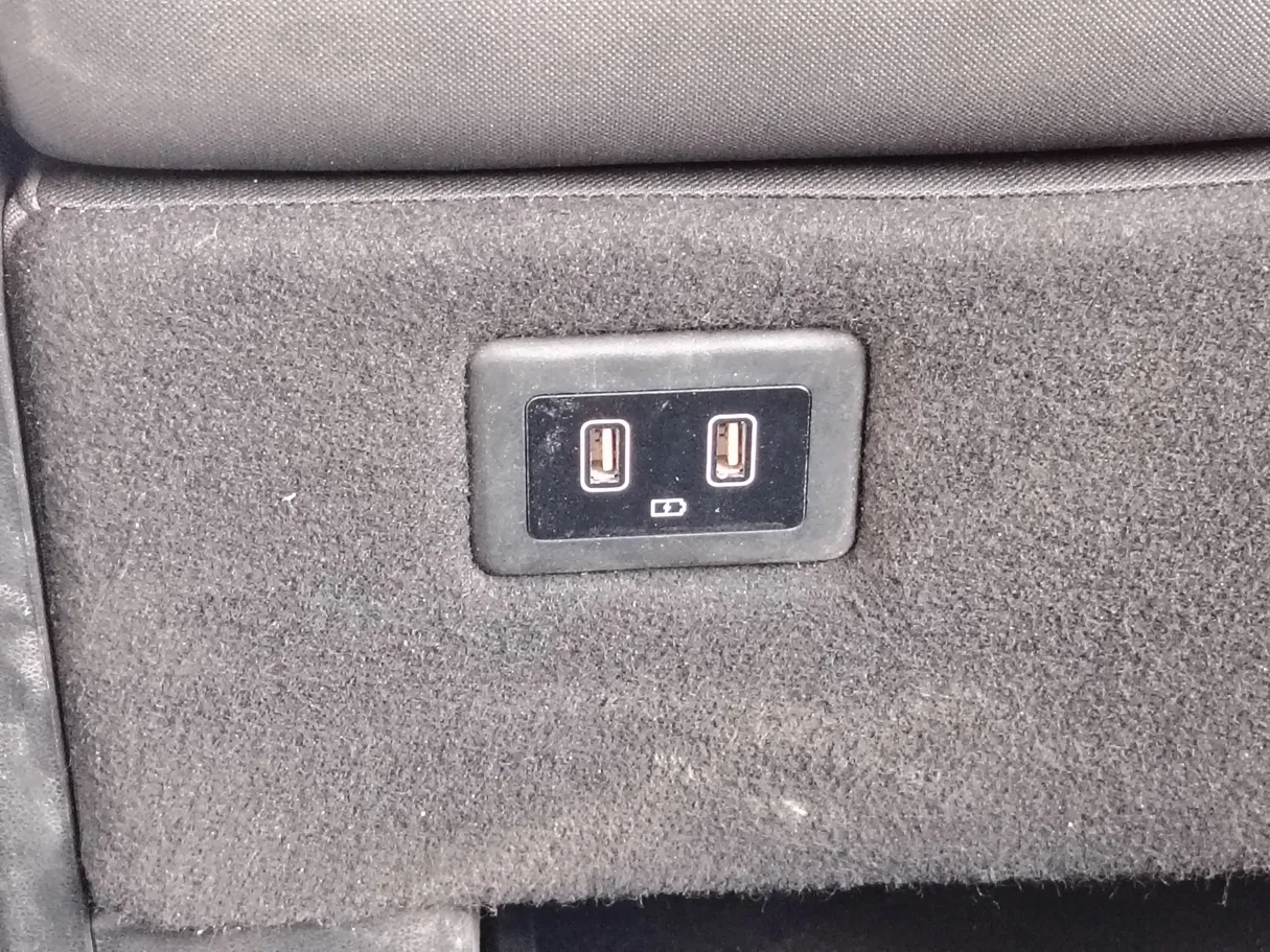 Car image 27