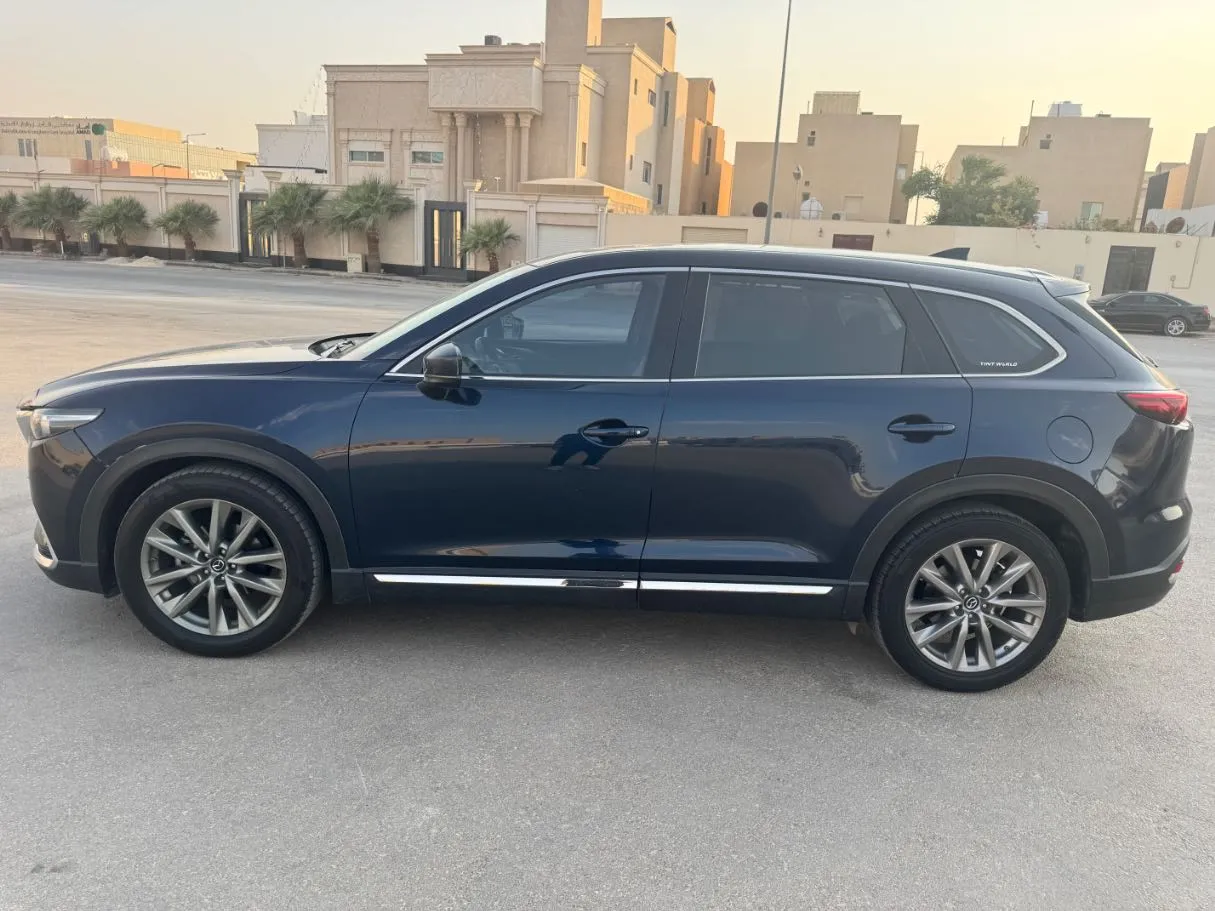Car image 8