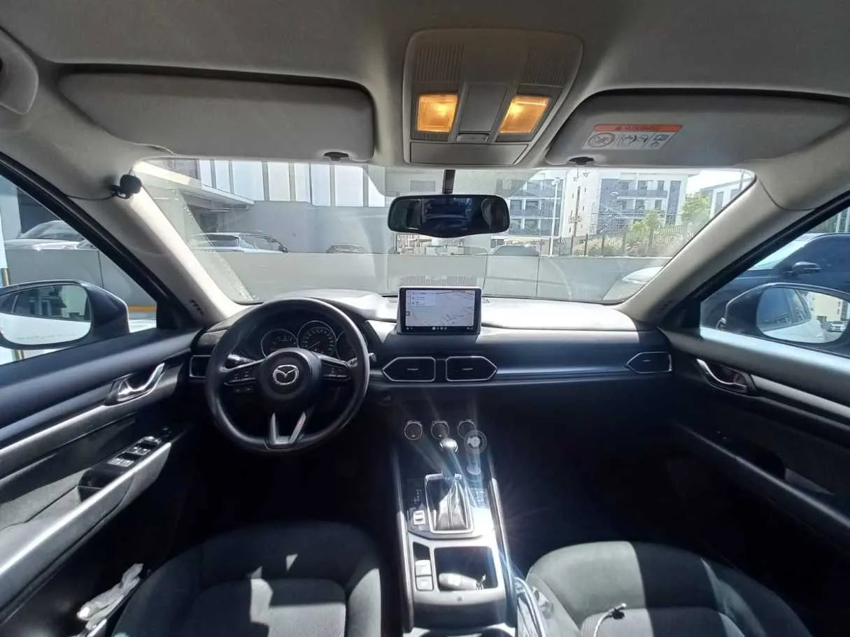 Car image 14
