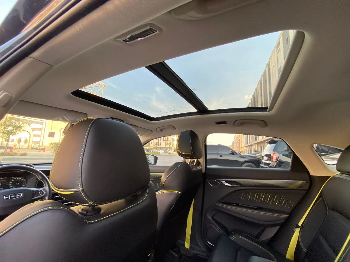 Car image 14