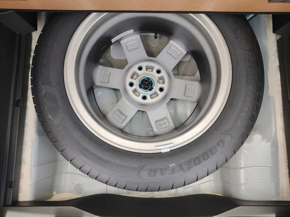 Car image 33