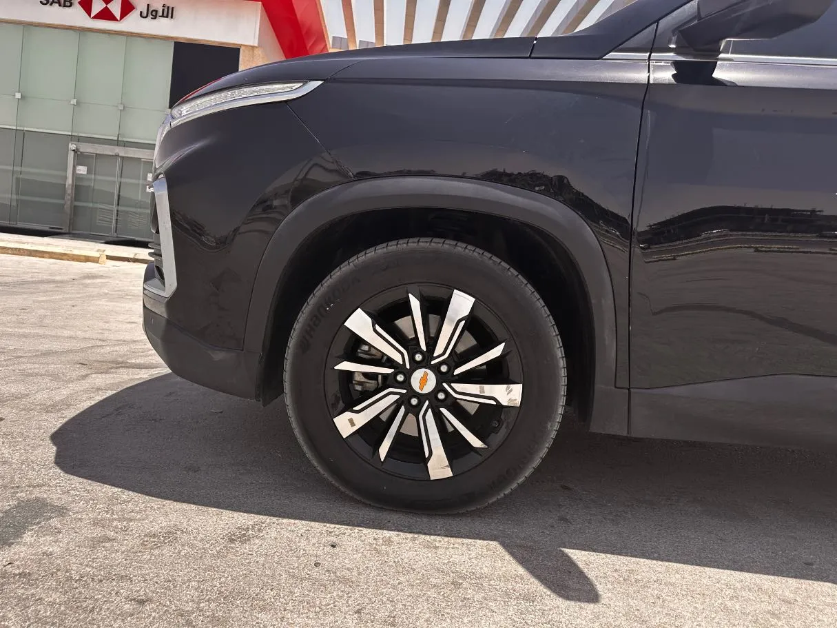 Car image 10