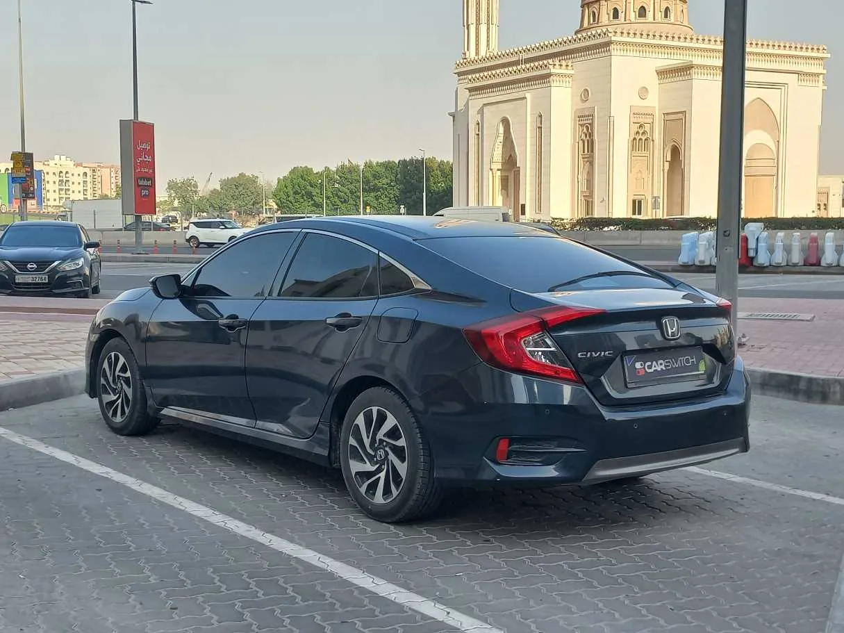 Car image 5