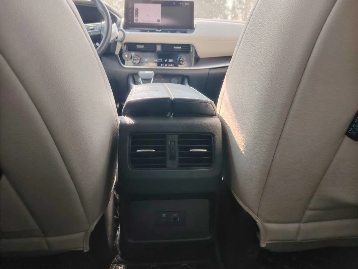 Car image 29