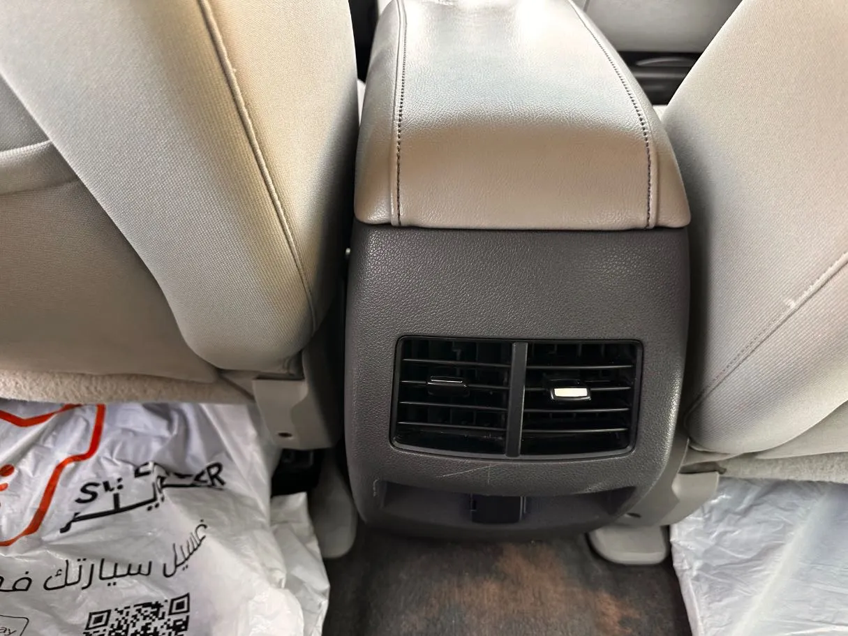 Car image 25