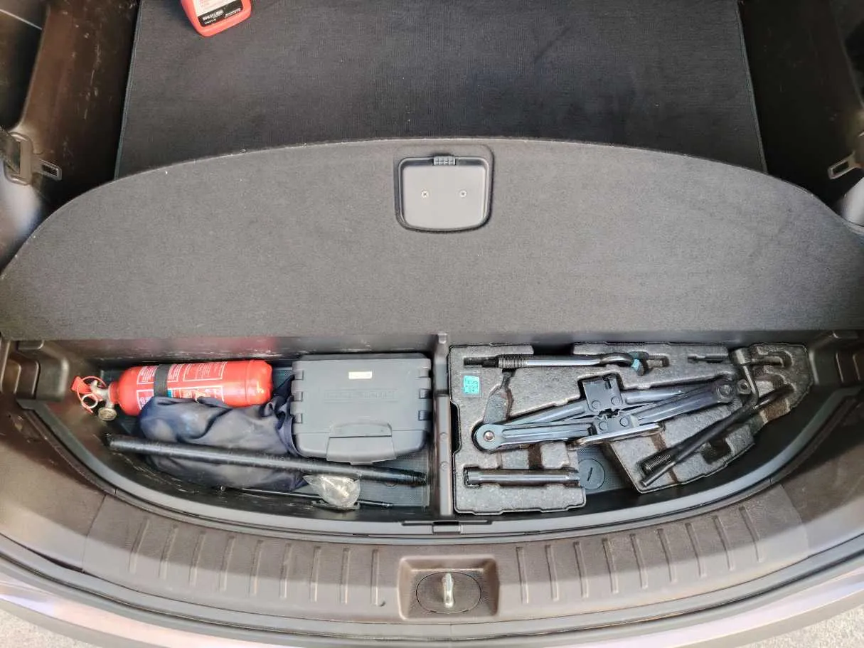 Car image 24