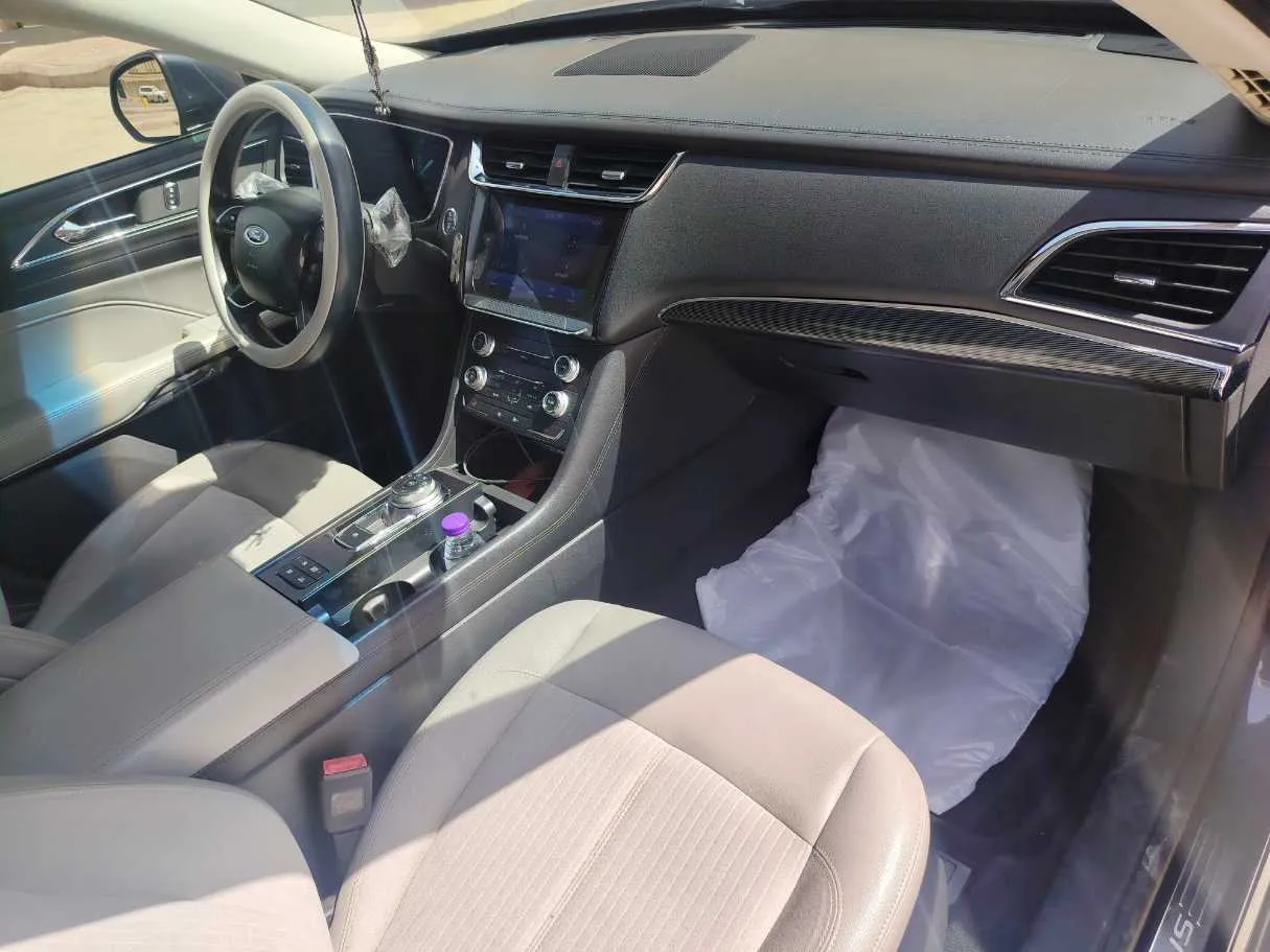 Car image 13