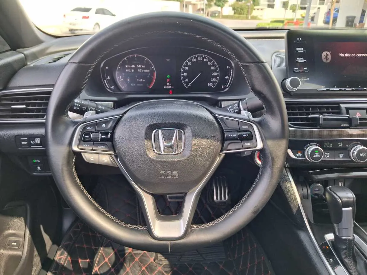 Car image 14