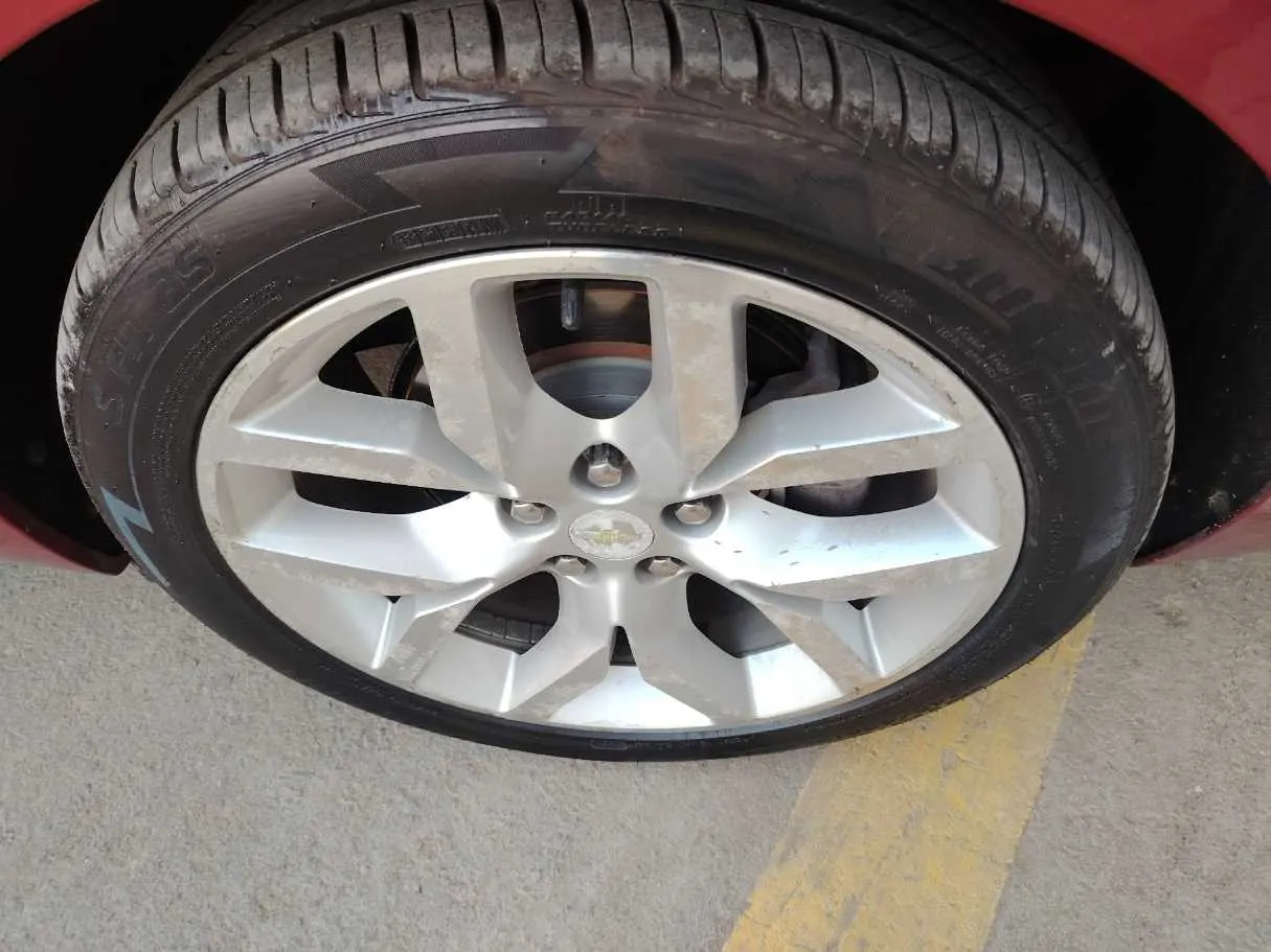Car image 11