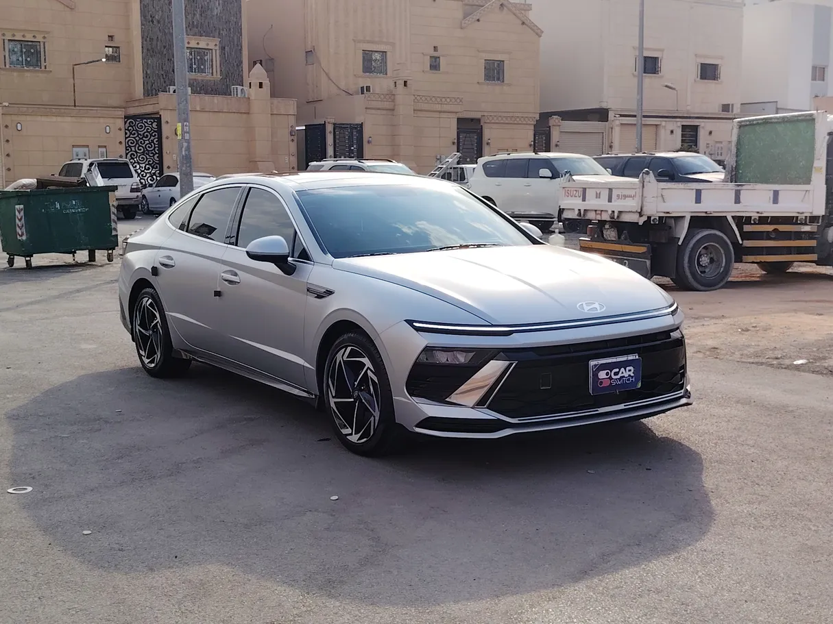 Car image 3