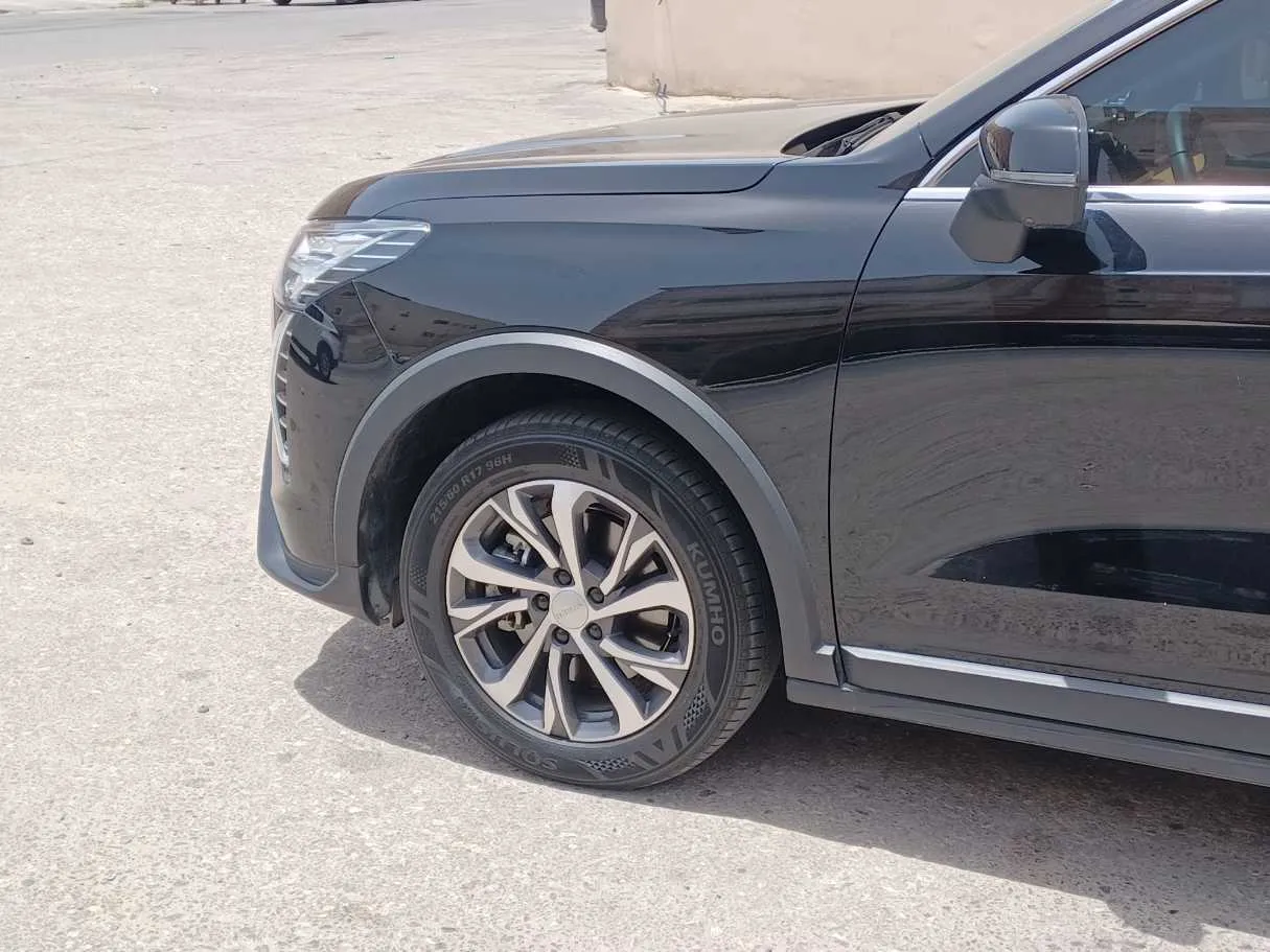 Car image 9
