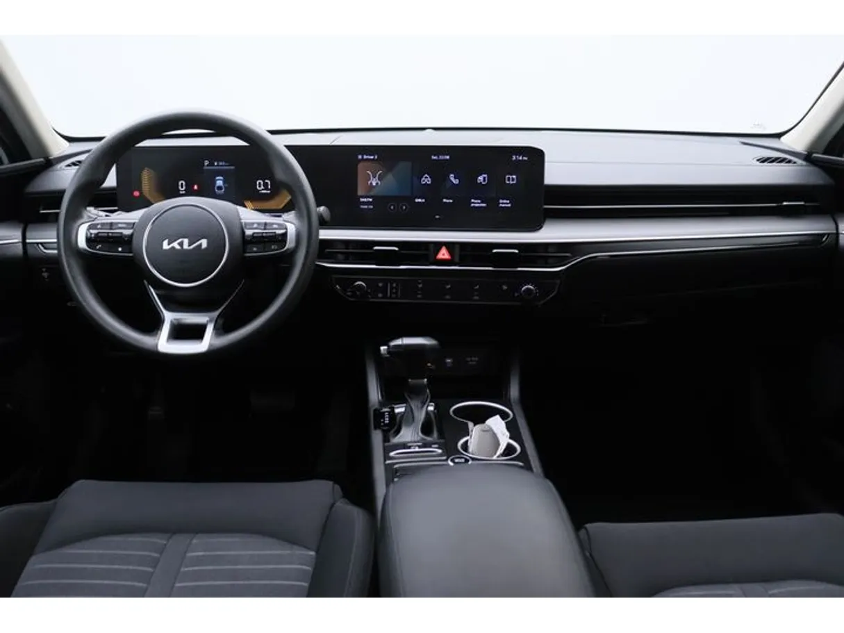Car image 14