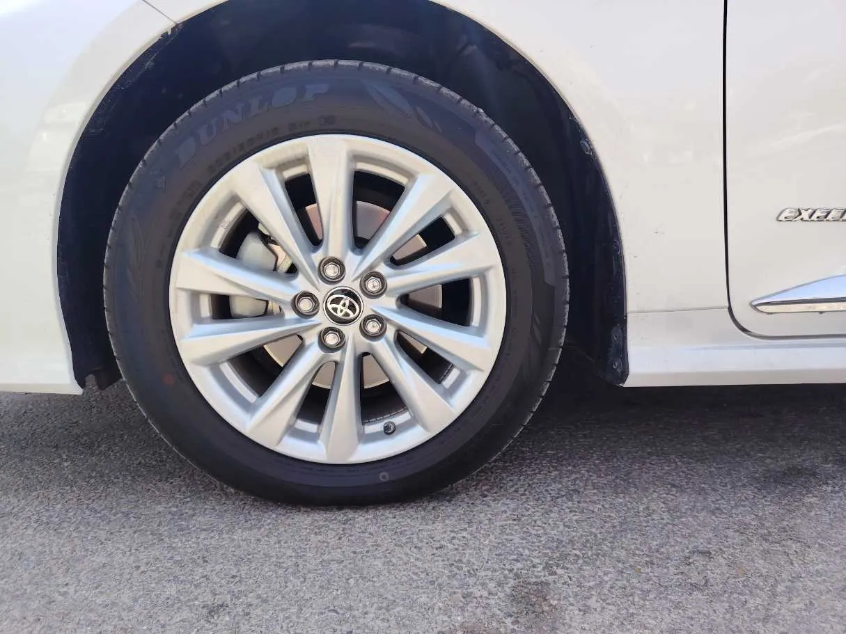 Car image 10