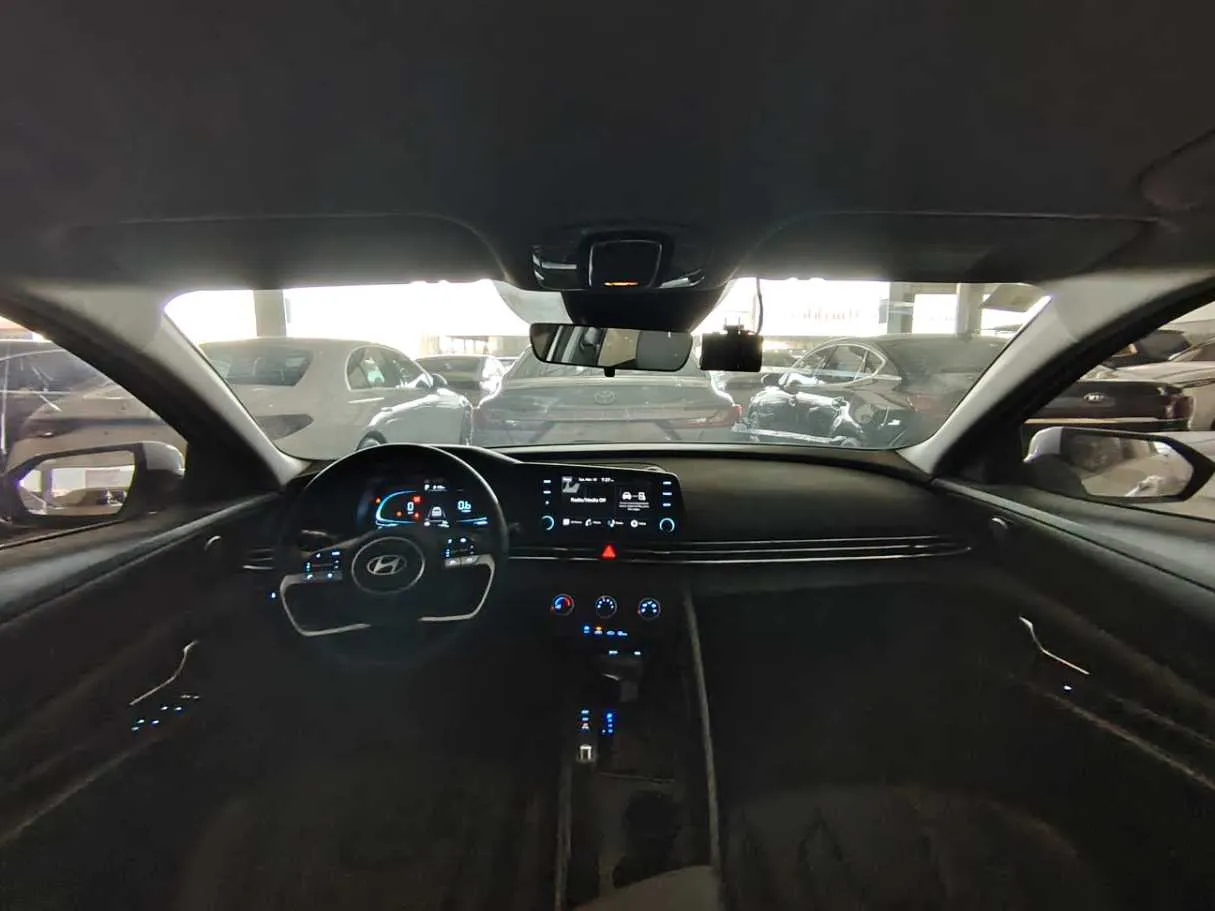 Car image 17