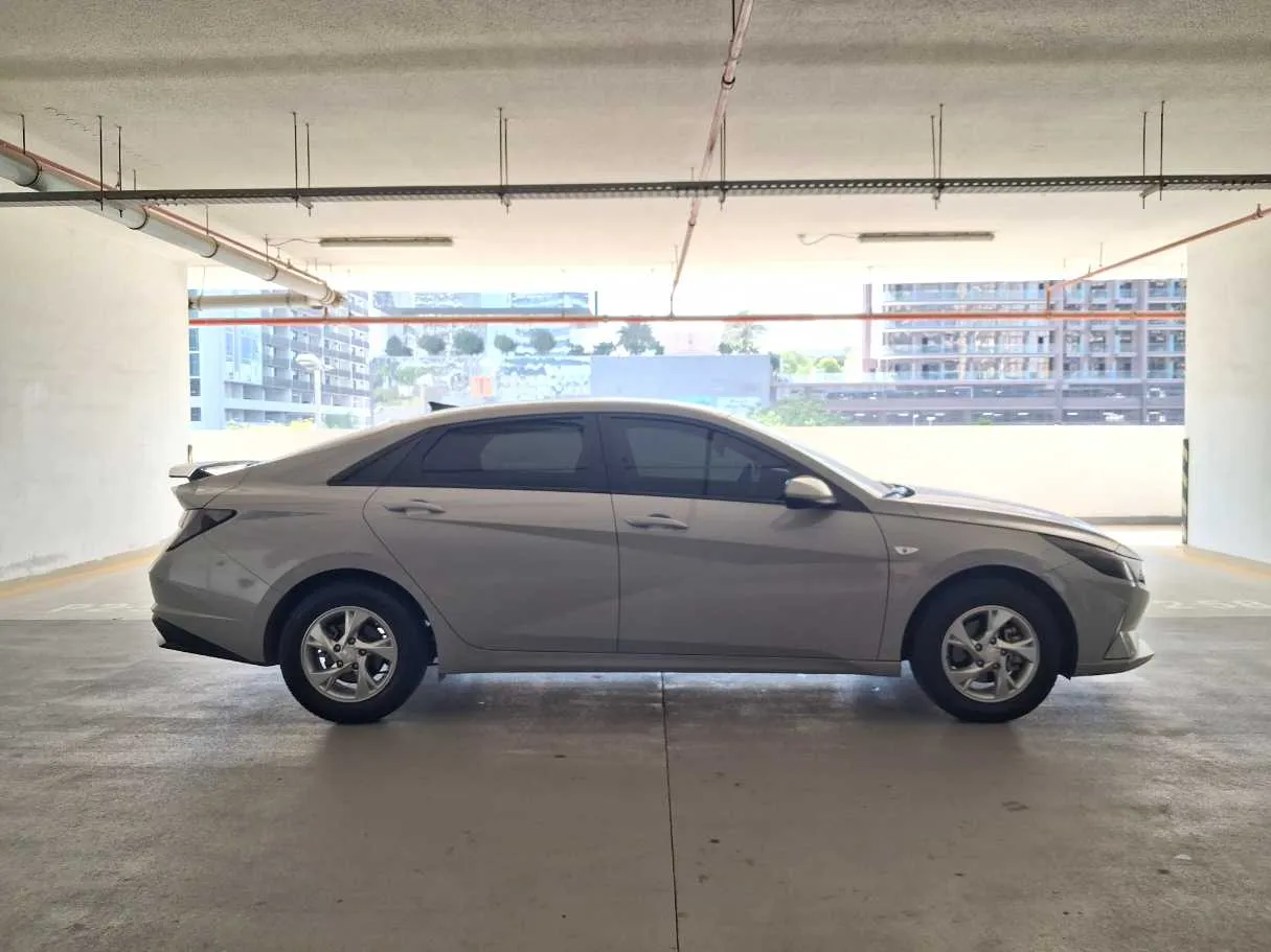 Car image 3