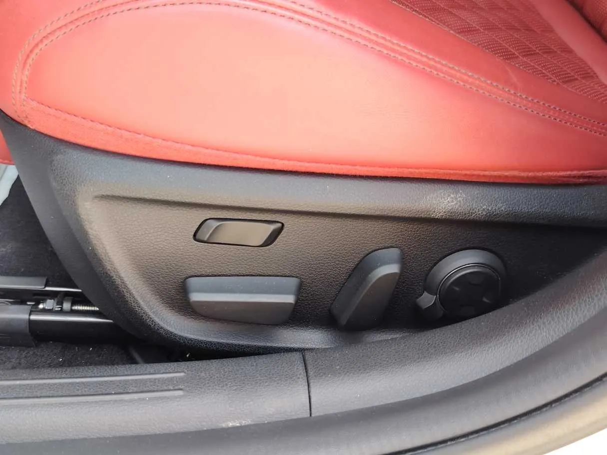 Car image 38