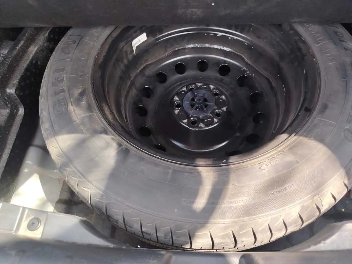 Car image 29