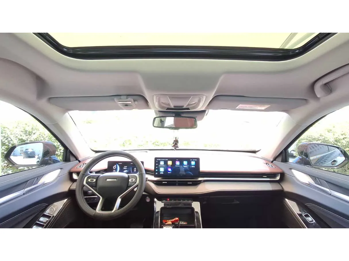 Car image 14