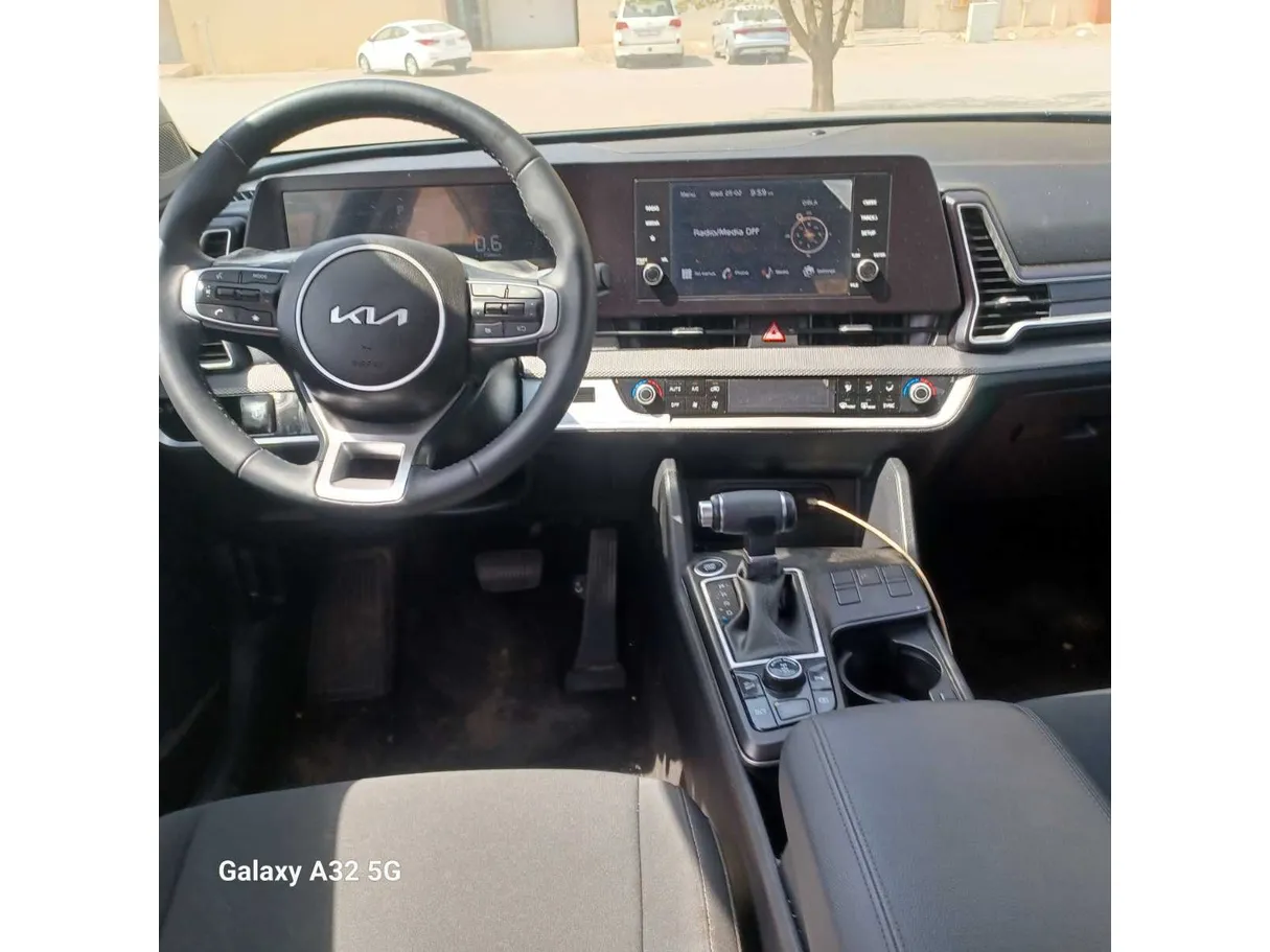 Car image 15