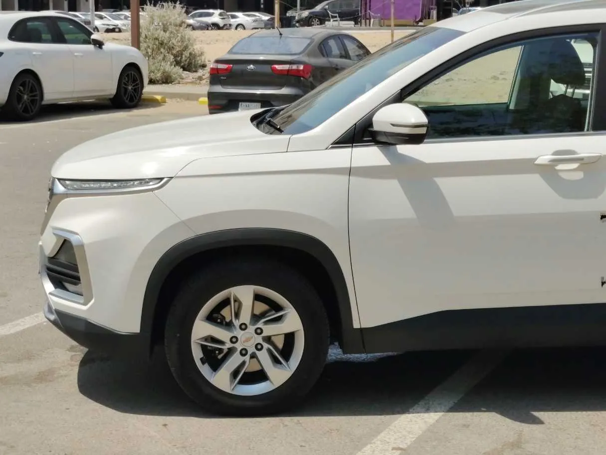 Car image 9
