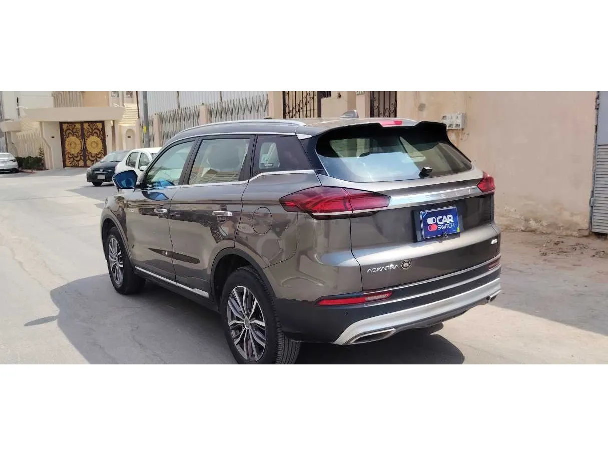 Car image 8