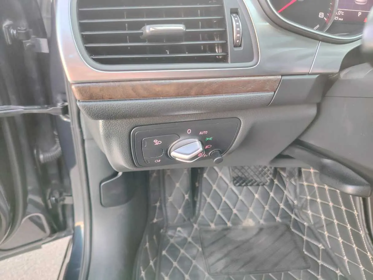 Car image 40