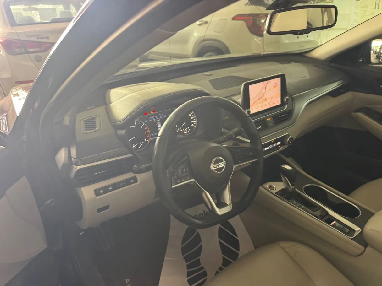 Car image 13