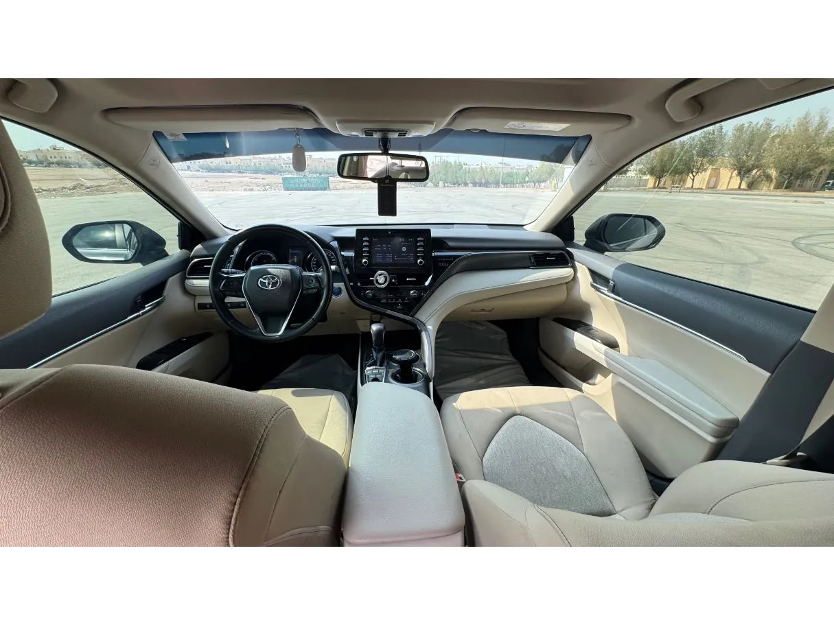 Car image 16