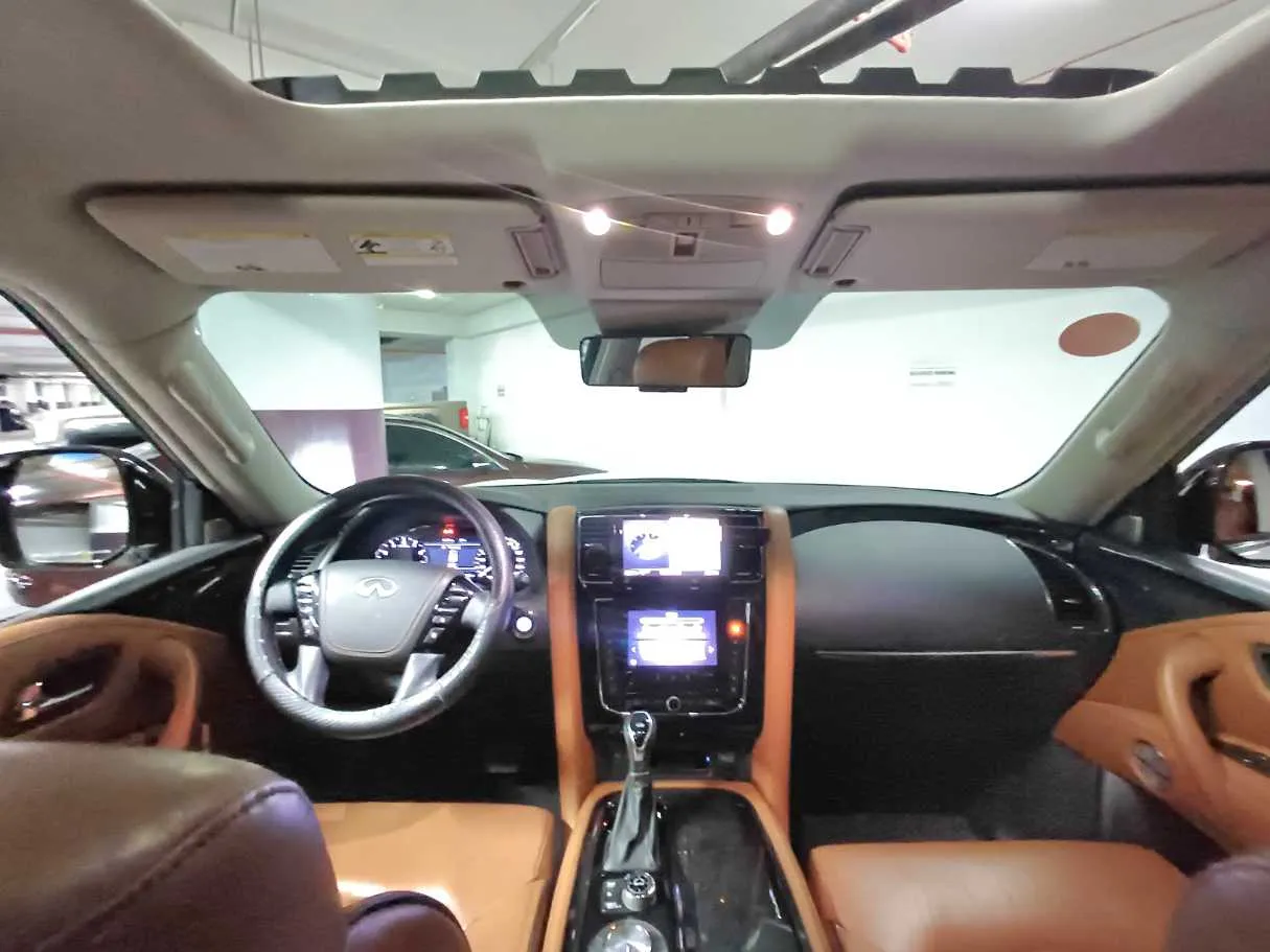 Car image 19