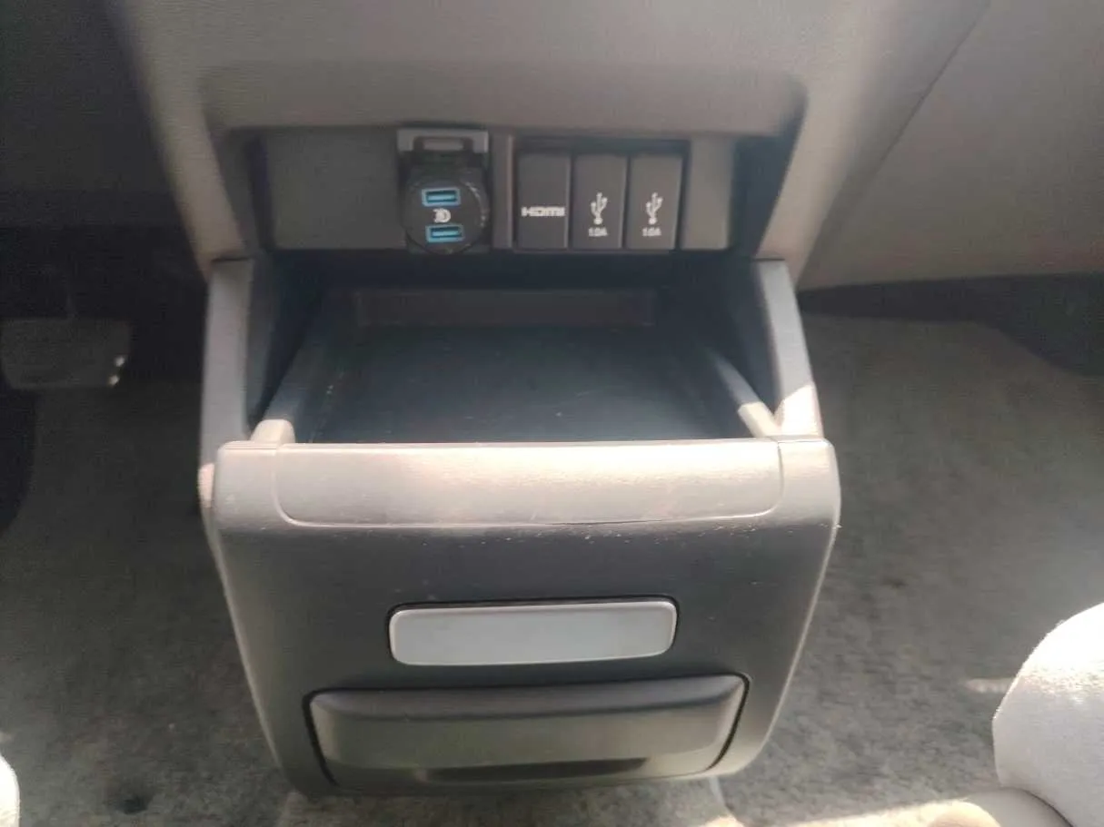 Car image 28