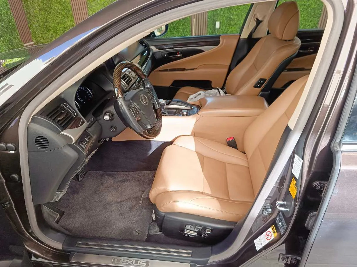 Car image 13
