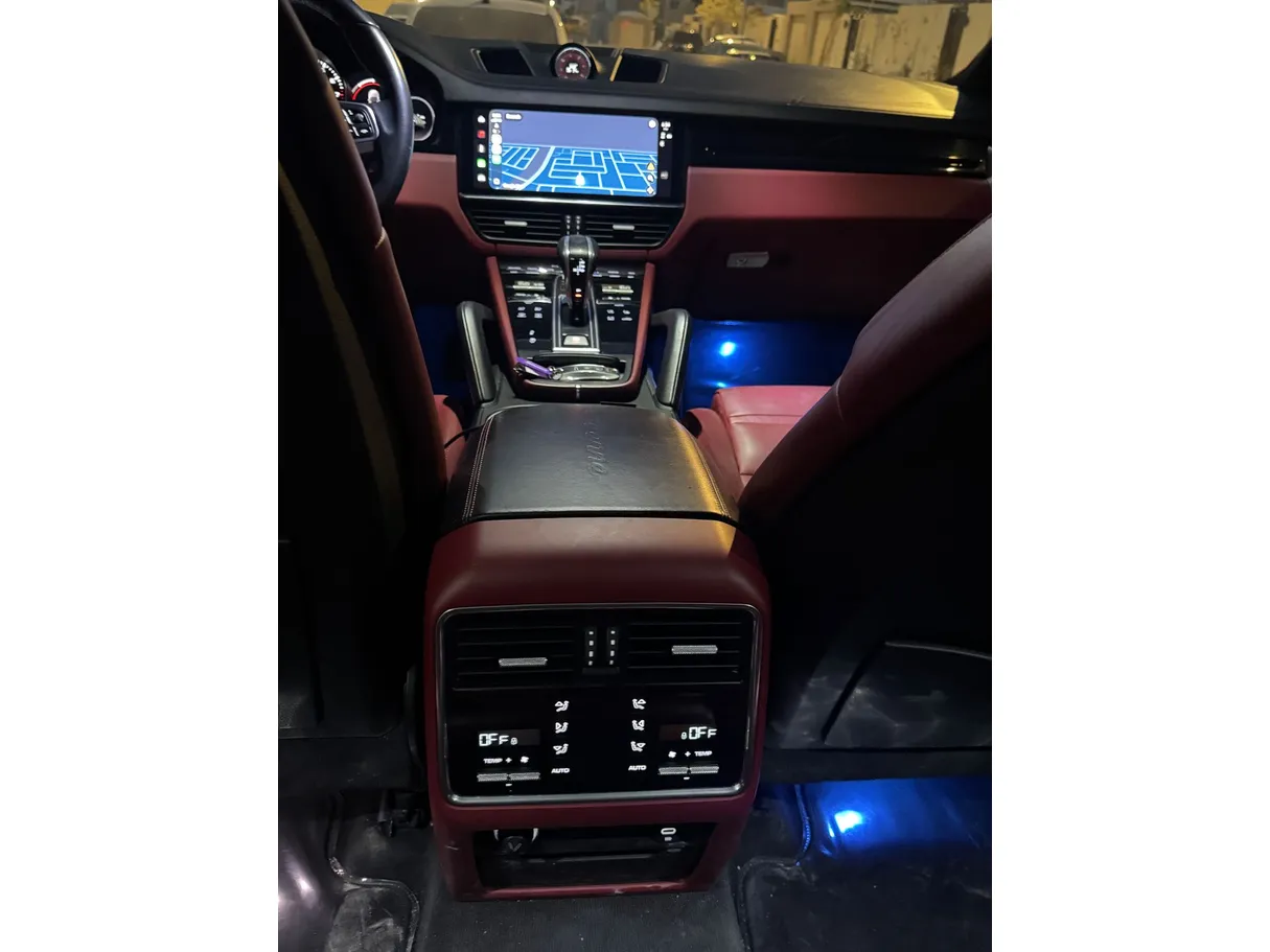 Car image 23
