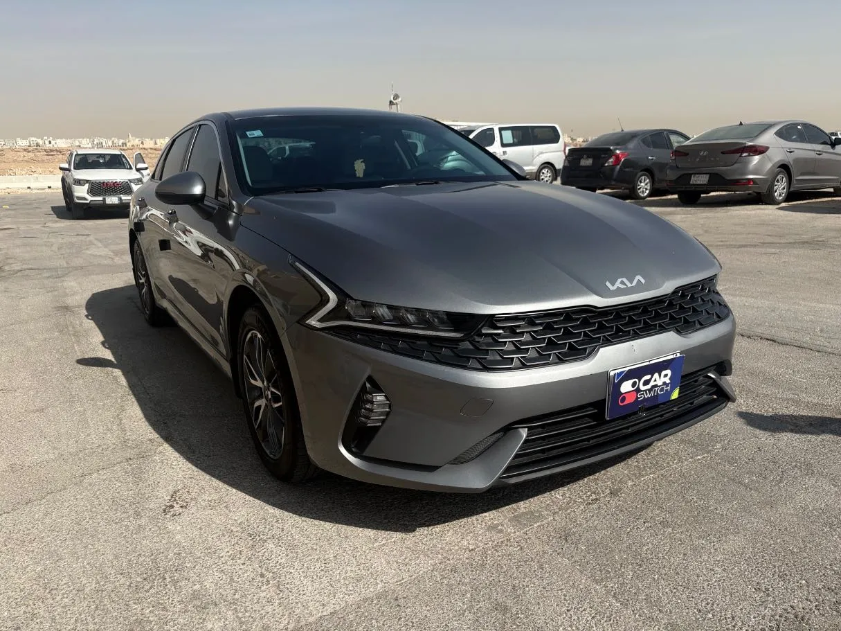 Car image 3