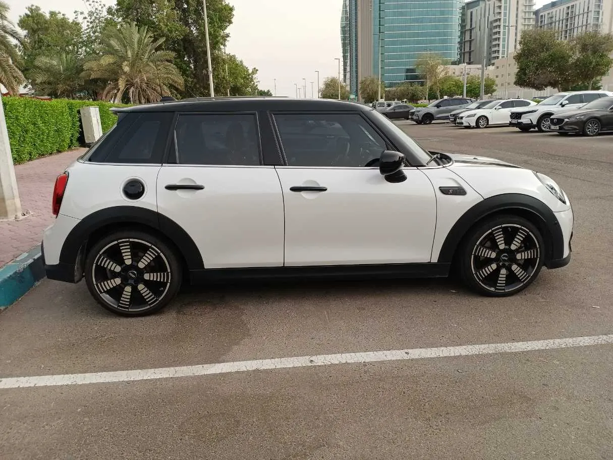 Car image 8