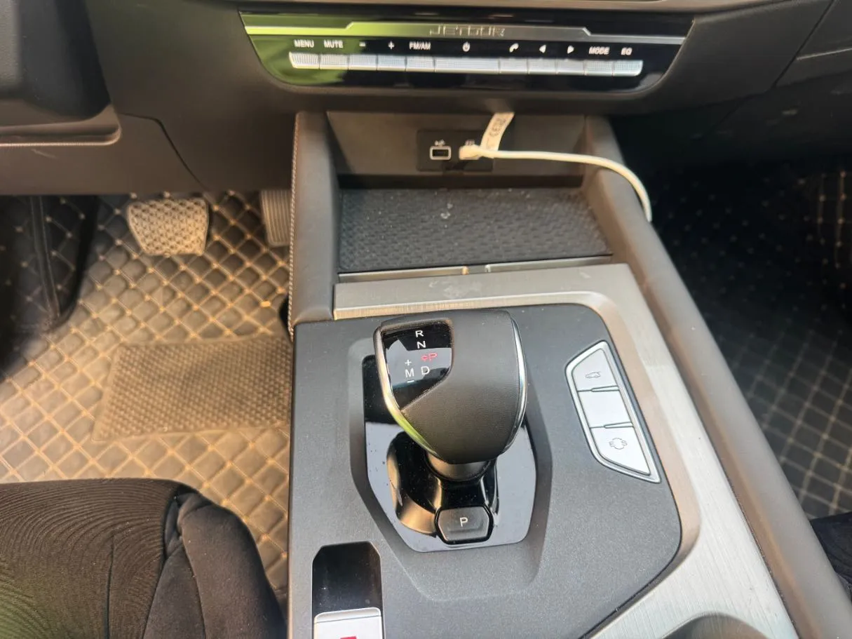 Car image 15