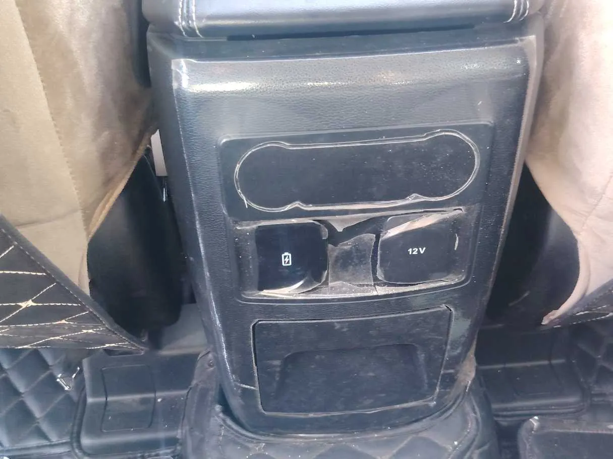 Car image 28
