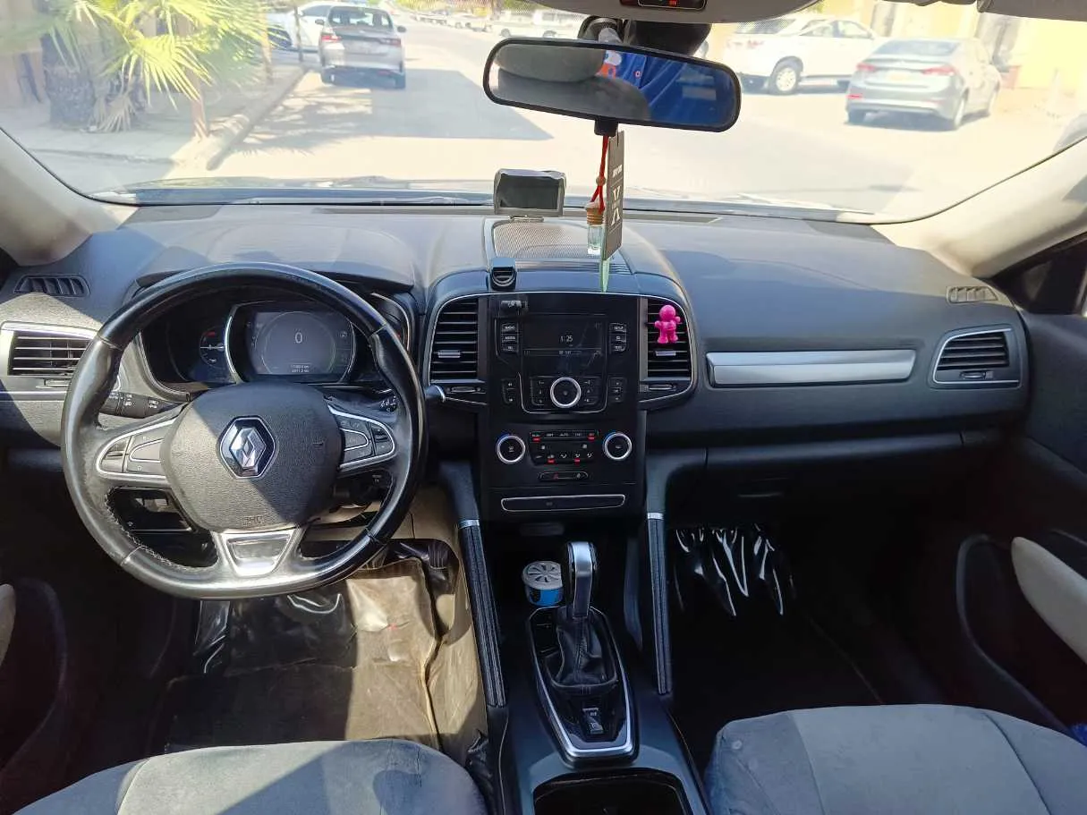 Car image 19