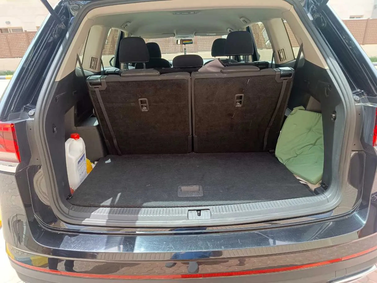 Car image 26