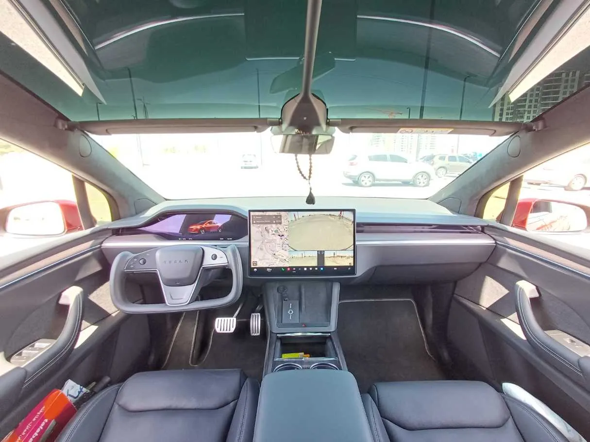 Car image 17
