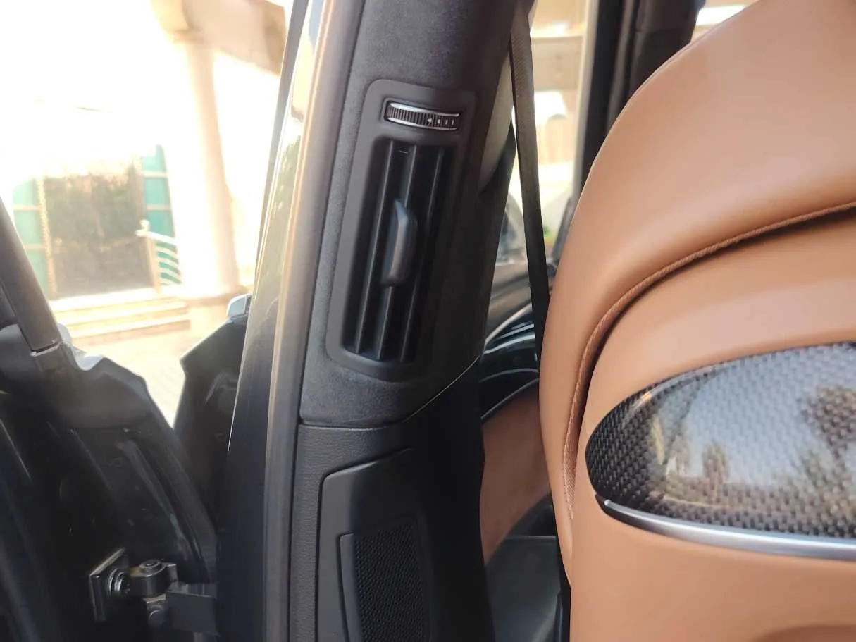 Car image 29