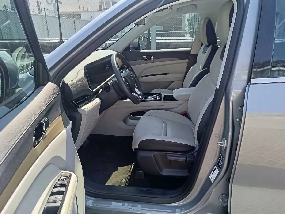 Car image 15