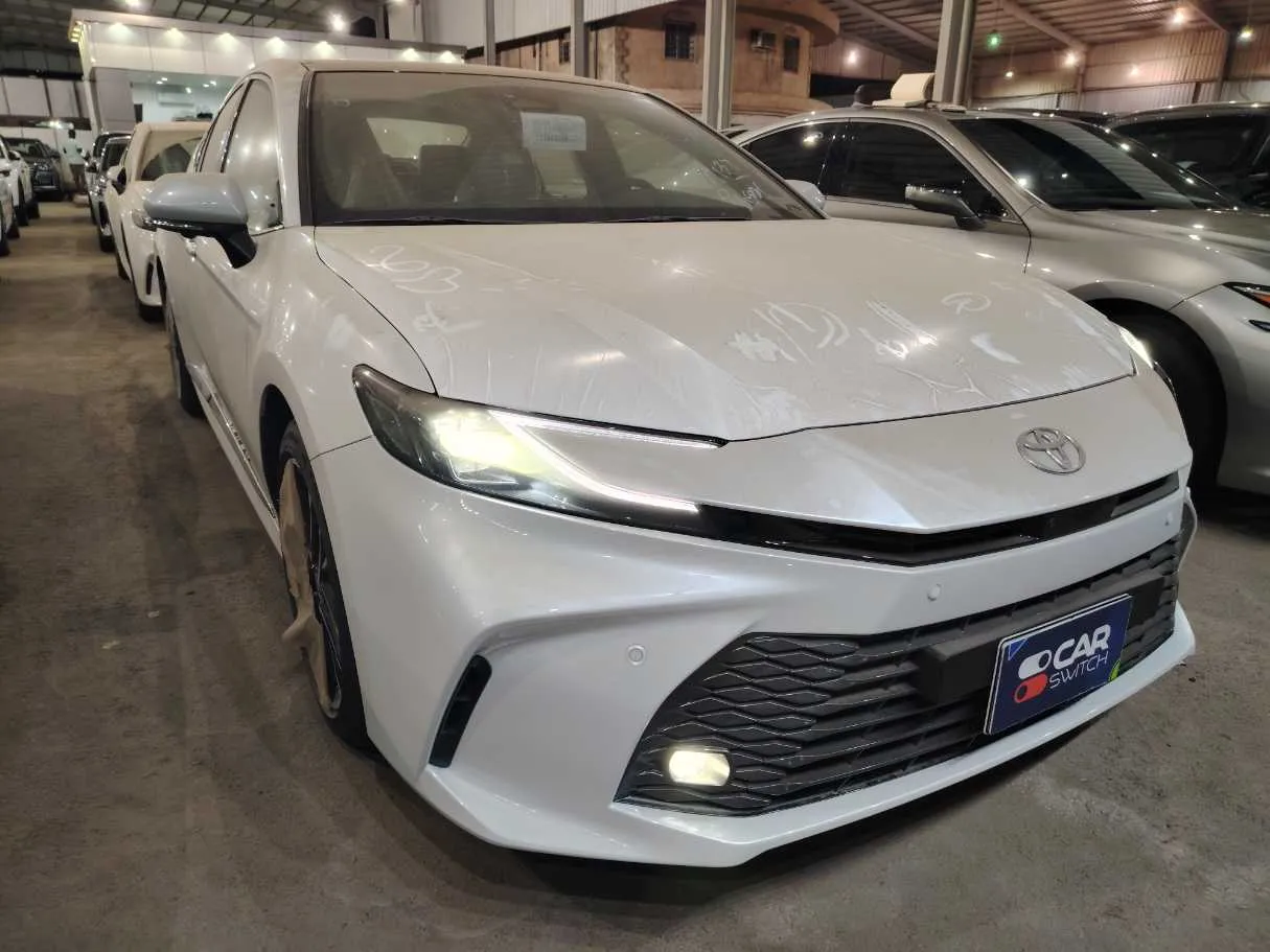 Car image 3