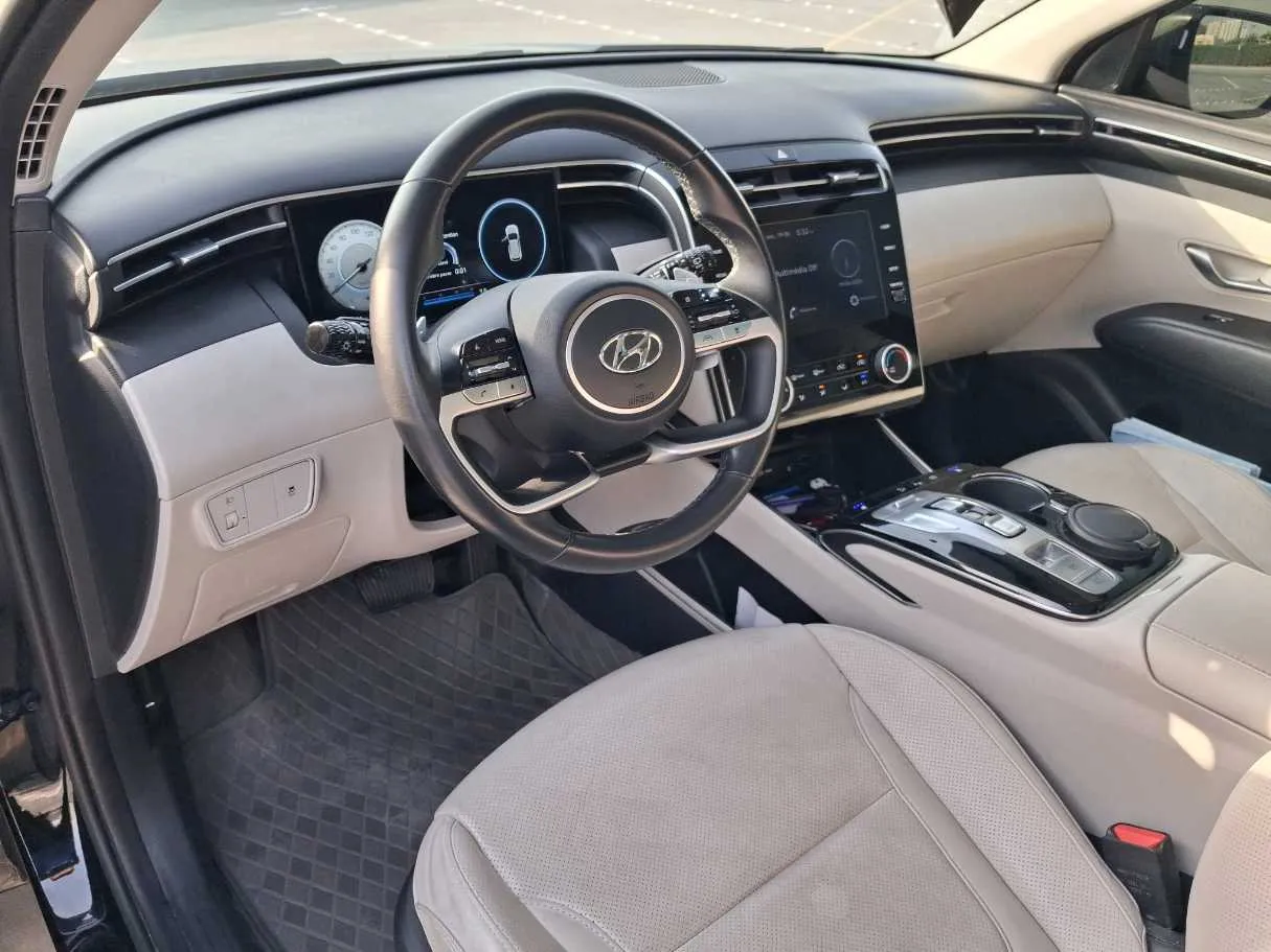 Car image 11