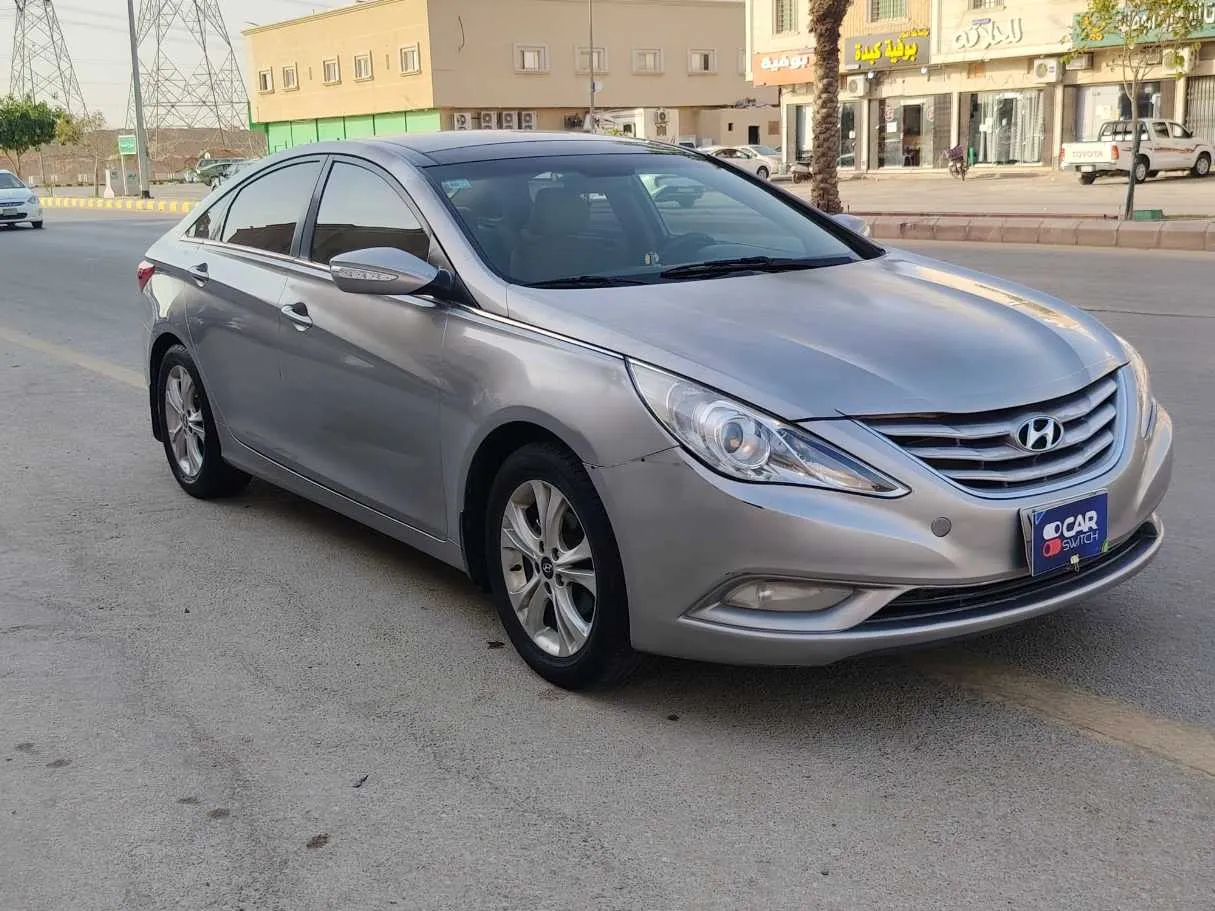 Car image 3