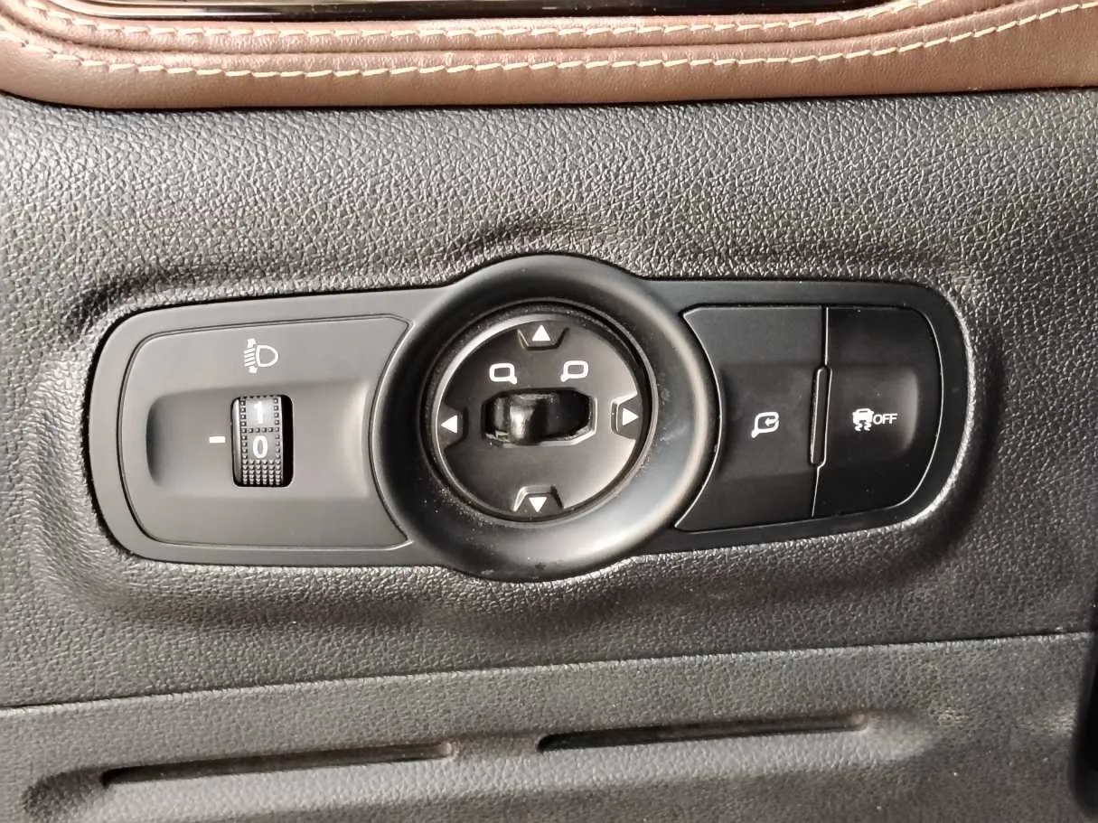 Car image 30