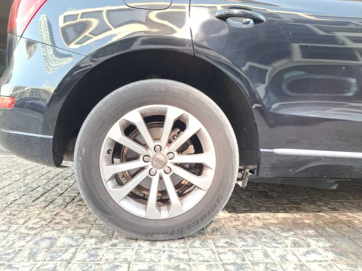 Car image 9