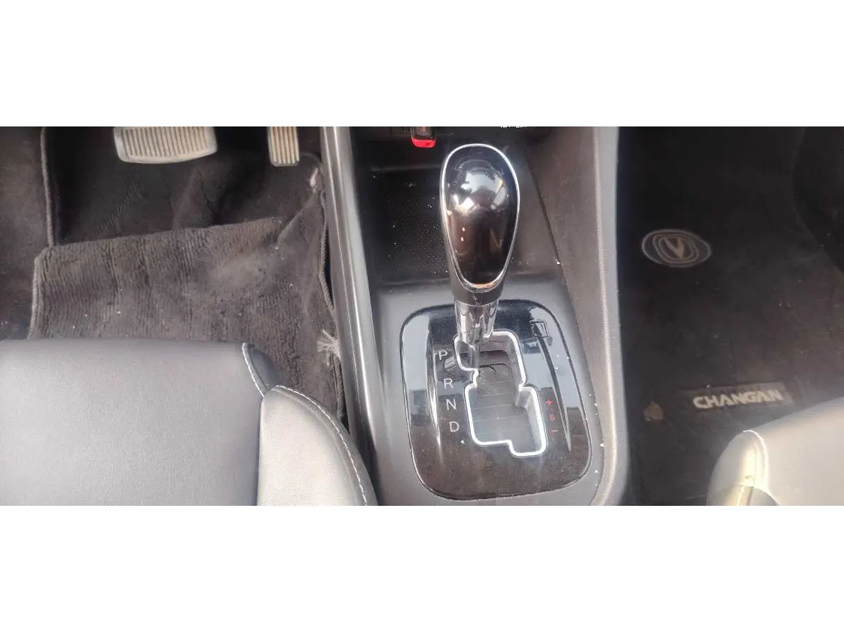 Car image 17
