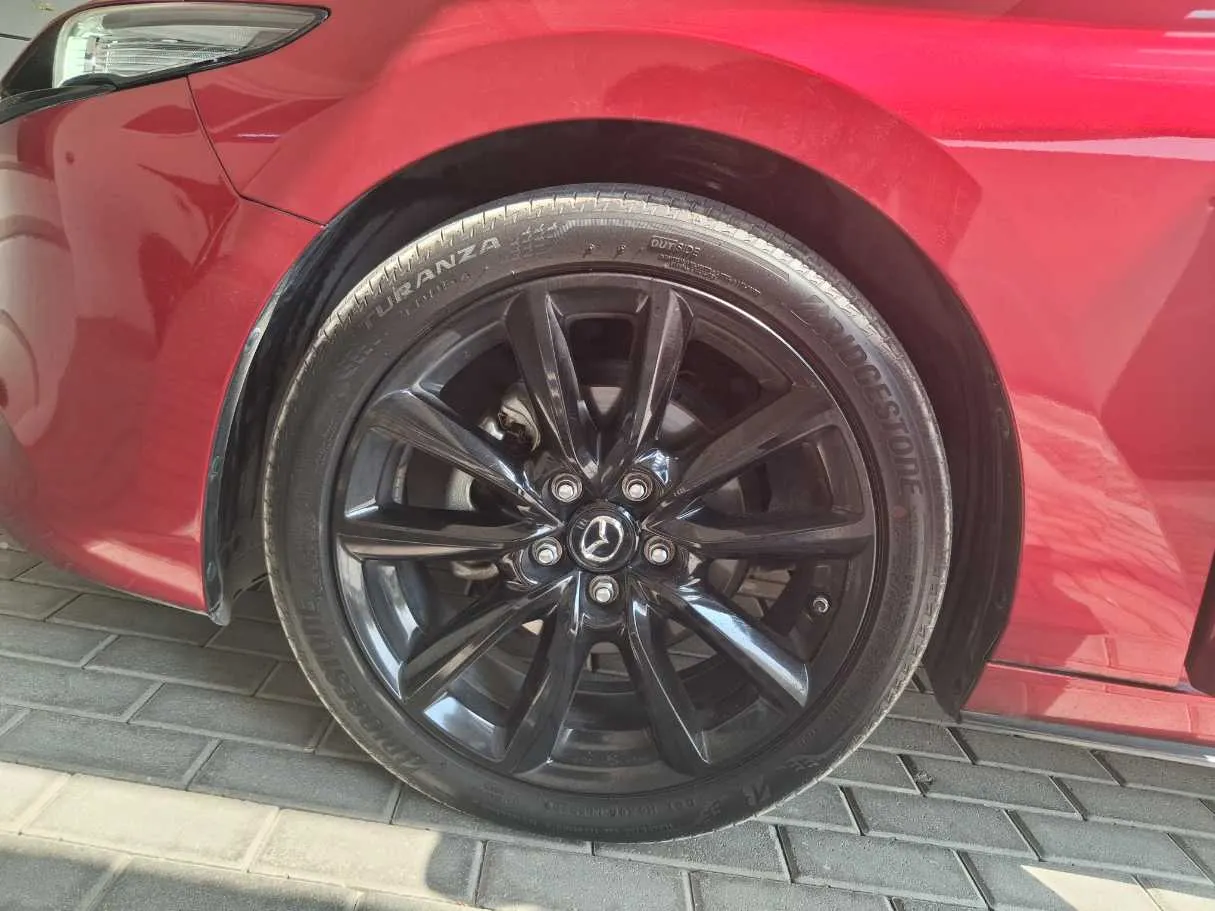 Car image 9