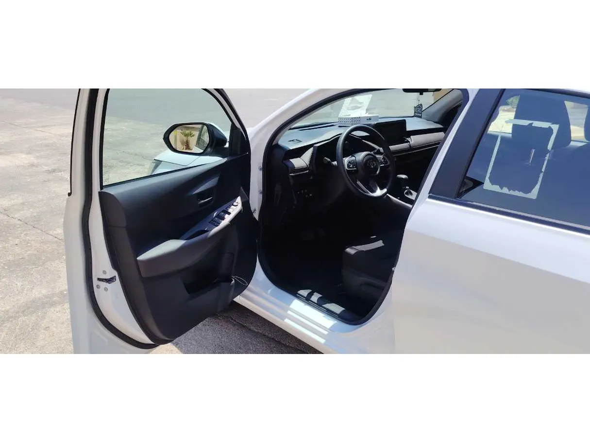 Car image 11