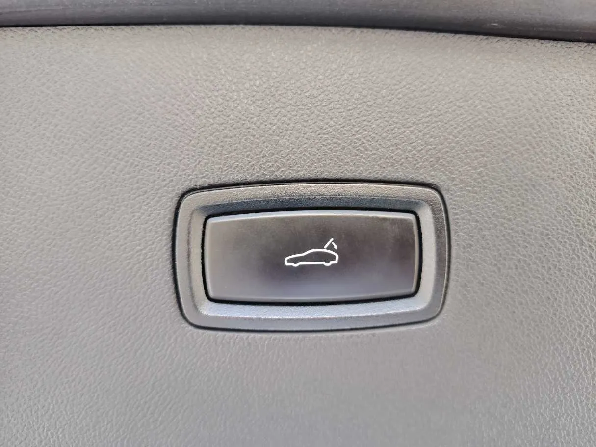 Car image 38